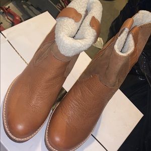 Size 9 women brown Dolce Vita booties. Brand new.